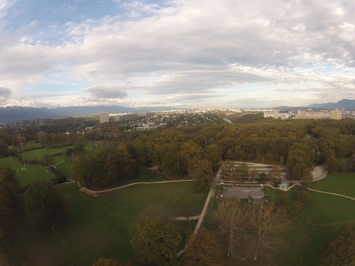 Vue du canton de Genève depuis le parc des Evaux à Onex.