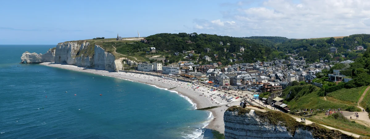 Vue d’Étretat sur la Côte d’Albâtre