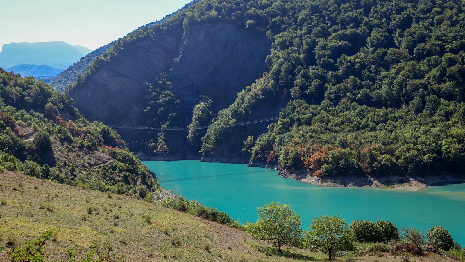 Passerelle himalayenne du Drac au-dessus du lac de Monteynard-Avignonet